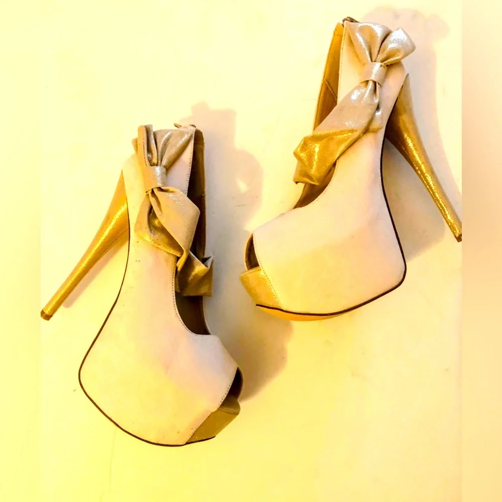 Elegant Cream & Gold Women's Platform PeepToe Pumps NWB